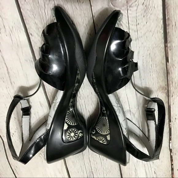 Jambu sports wedge sandal. Women’s size 6 1/2.